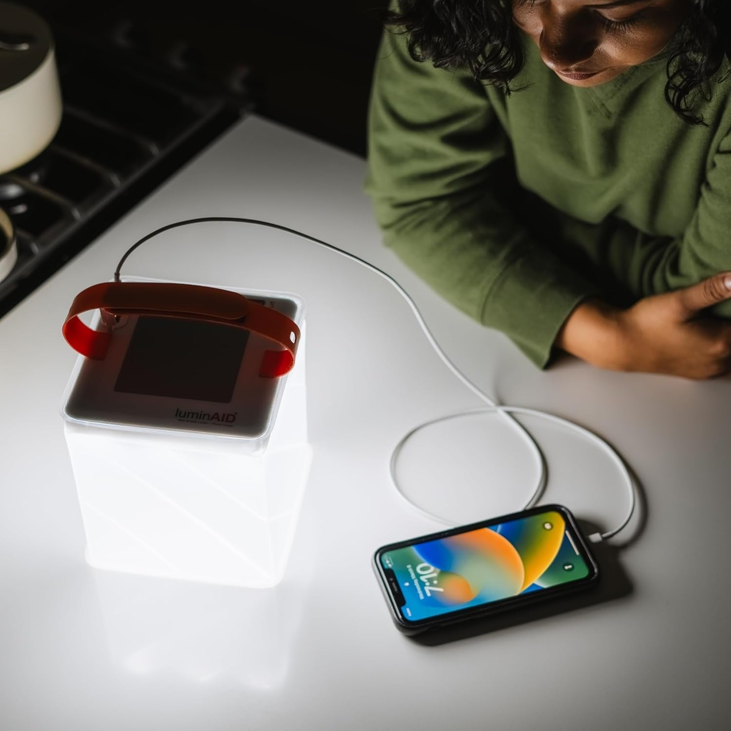 Đèn lồng cắm trại năng lượng mặt trời 2 trong 1 &amp; Bộ sạc điện thoại – Đèn LED chống nước, có thể sạc lại dùng ngoài trời, trong trường hợp khẩn cấp và mất điện – Có thể thanh toán khi nhận hàng